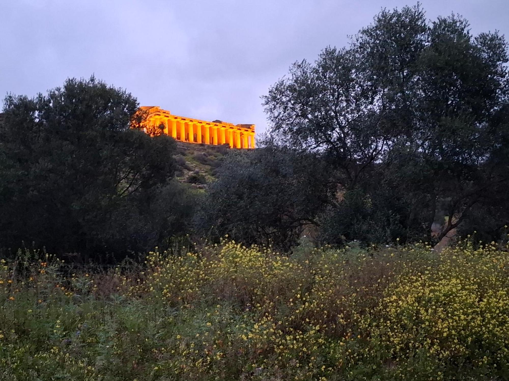 B&B Le Lumie "Il Cortiletto Del Centro" Agrigento Exterior photo