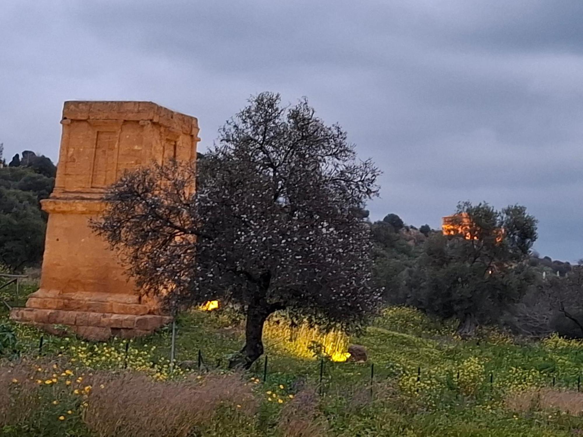 B&B Le Lumie "Il Cortiletto Del Centro" Agrigento Exterior photo